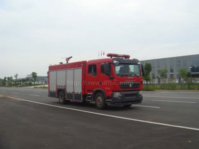 豪沃单桥泡沫消防车图片