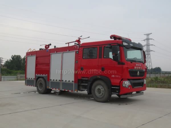 干粉水联用消防车图片
